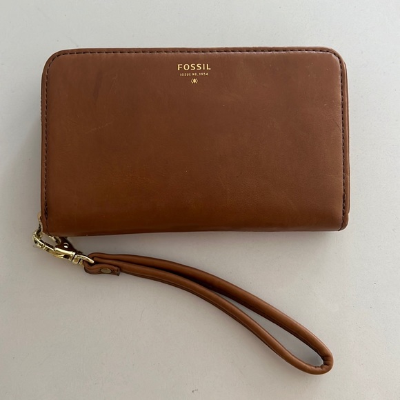 Fossil Camel Zip Clutch - Picture 1 of 4